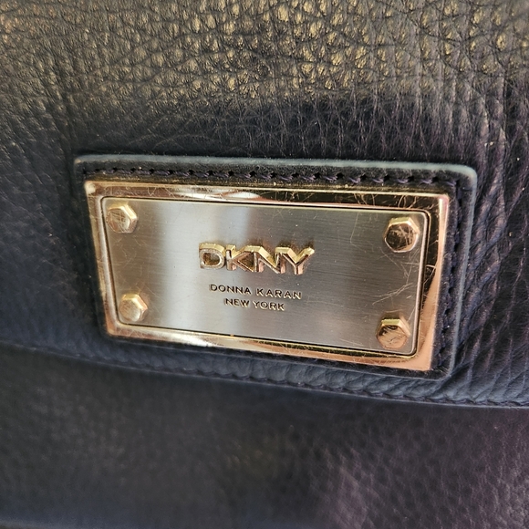 DKNY Small Y2K Leather Rectangle and Chain Strap Purse - Picture 5 of 6